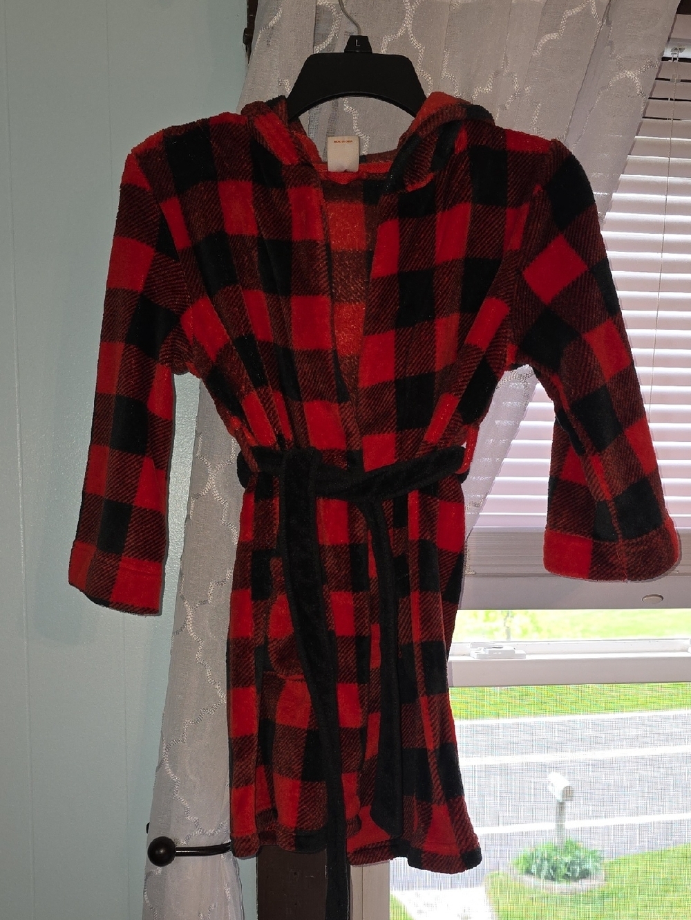Cat & Jack Red and Black Buffalo Plaid Hooded Kids Robe (S)